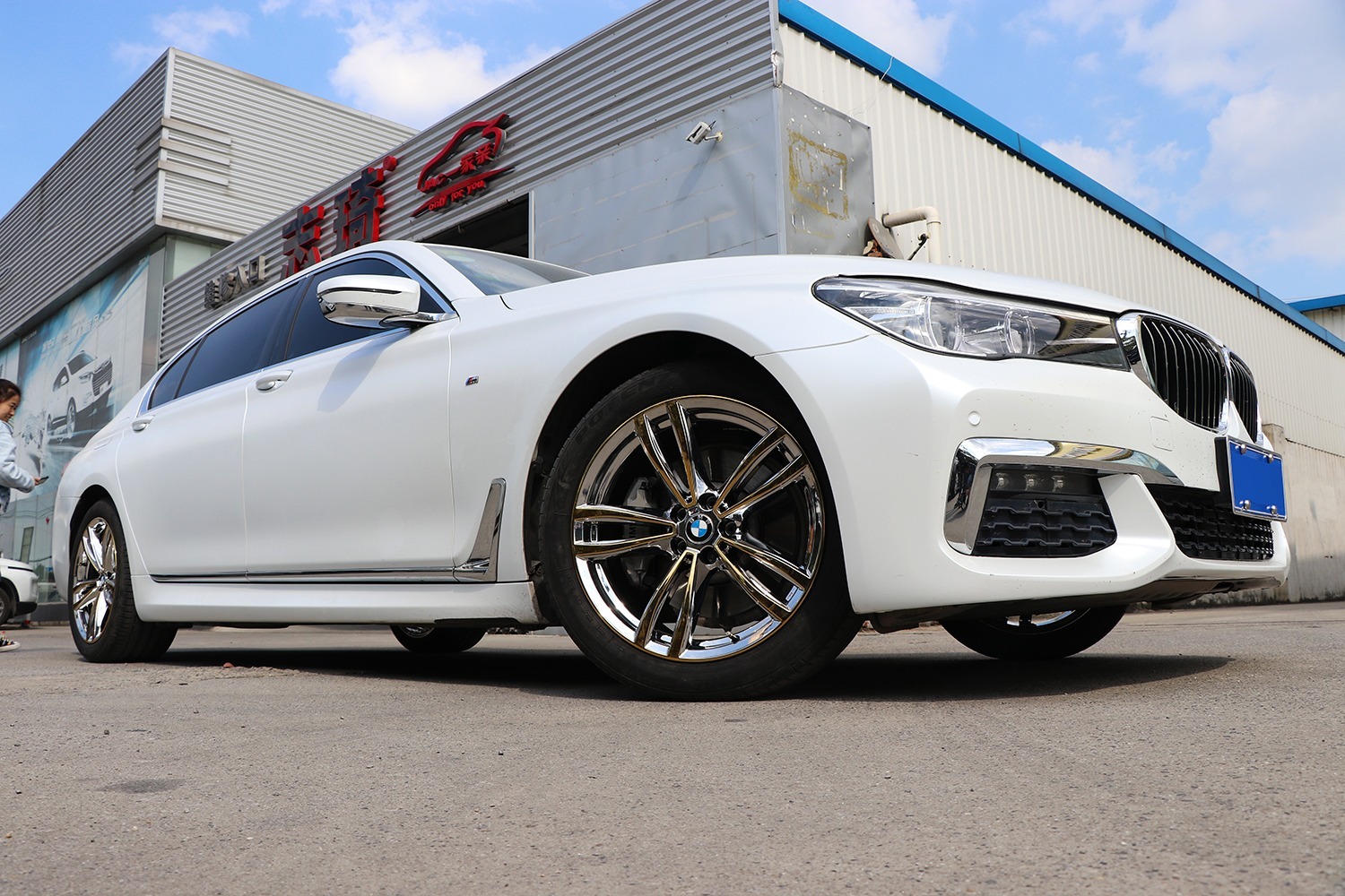 新款宝马7系740li原车拉丝轮毂改电镀双色