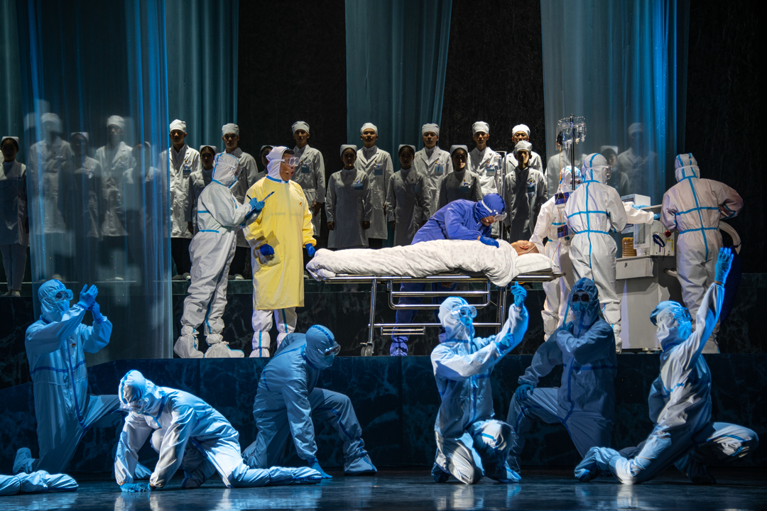 抗疫题材歌舞剧《天使》在沈阳上演__凤凰网