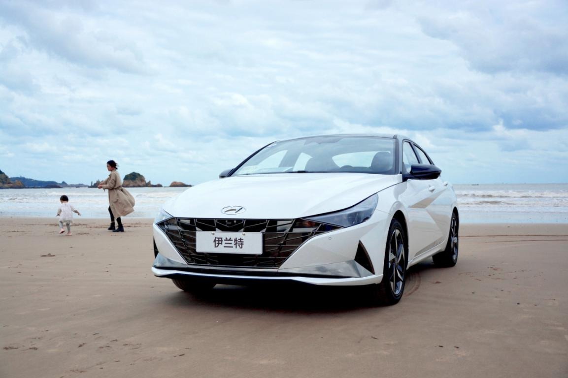 试驾第七代伊兰特外观狂野运动内心依旧是温馨主题