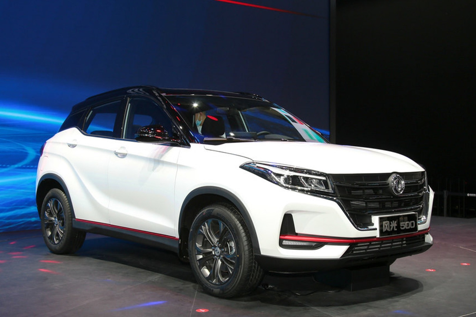 【百秒车讯】颜值在线 东风风光全新风光500将于10月29日上市