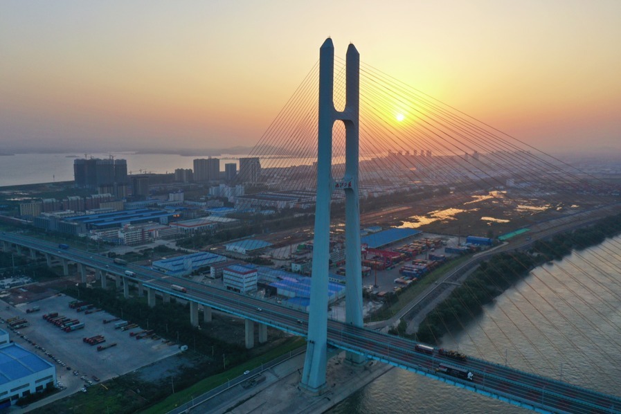 航拍九江长江二桥、城西港湿地公园