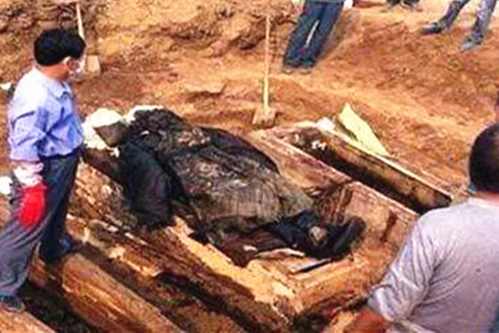 2006年石景山出土的“龙袍干尸”是谁？有可能是一位被废黜的皇帝