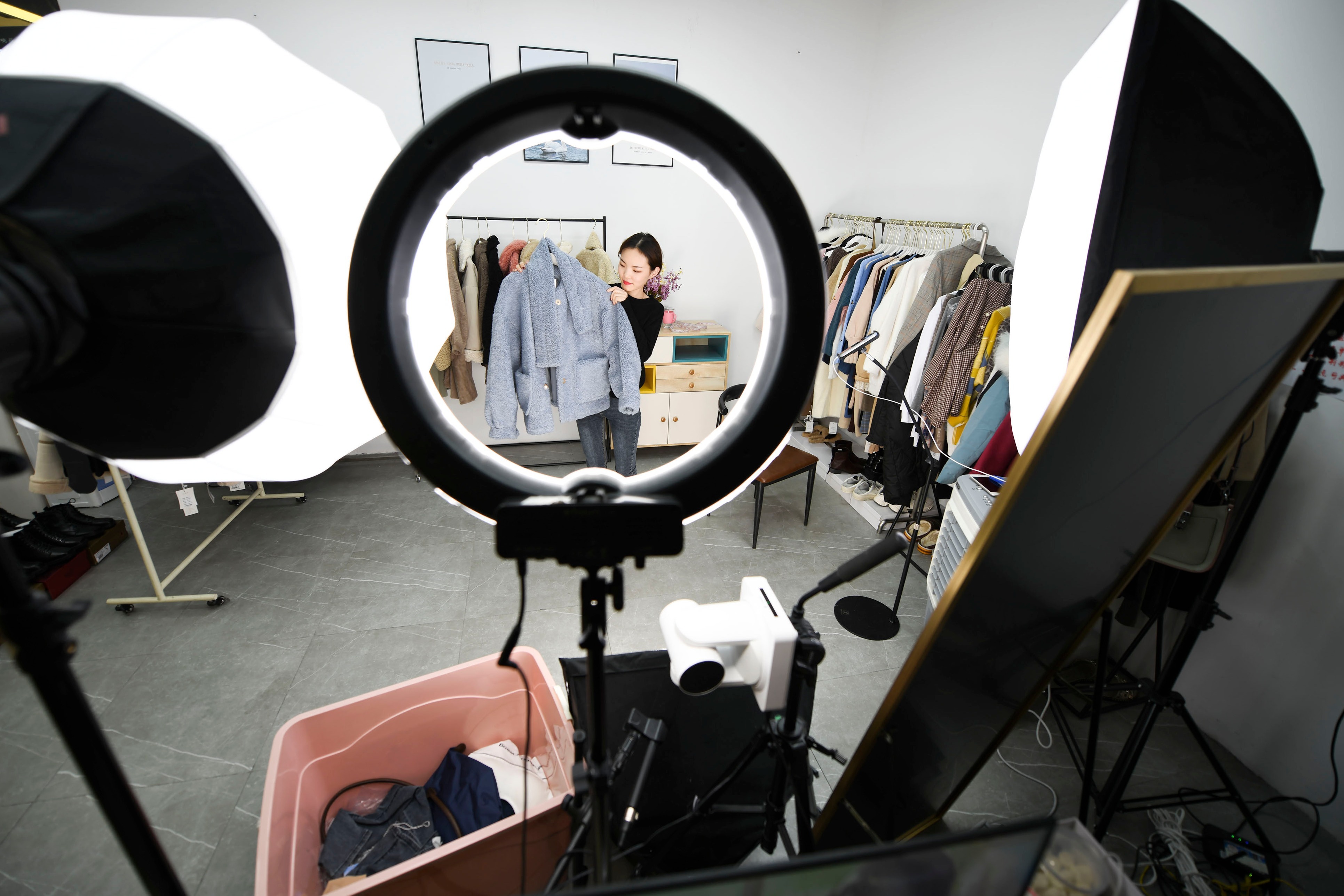 探访安徽时尚街区体验商家直播带货