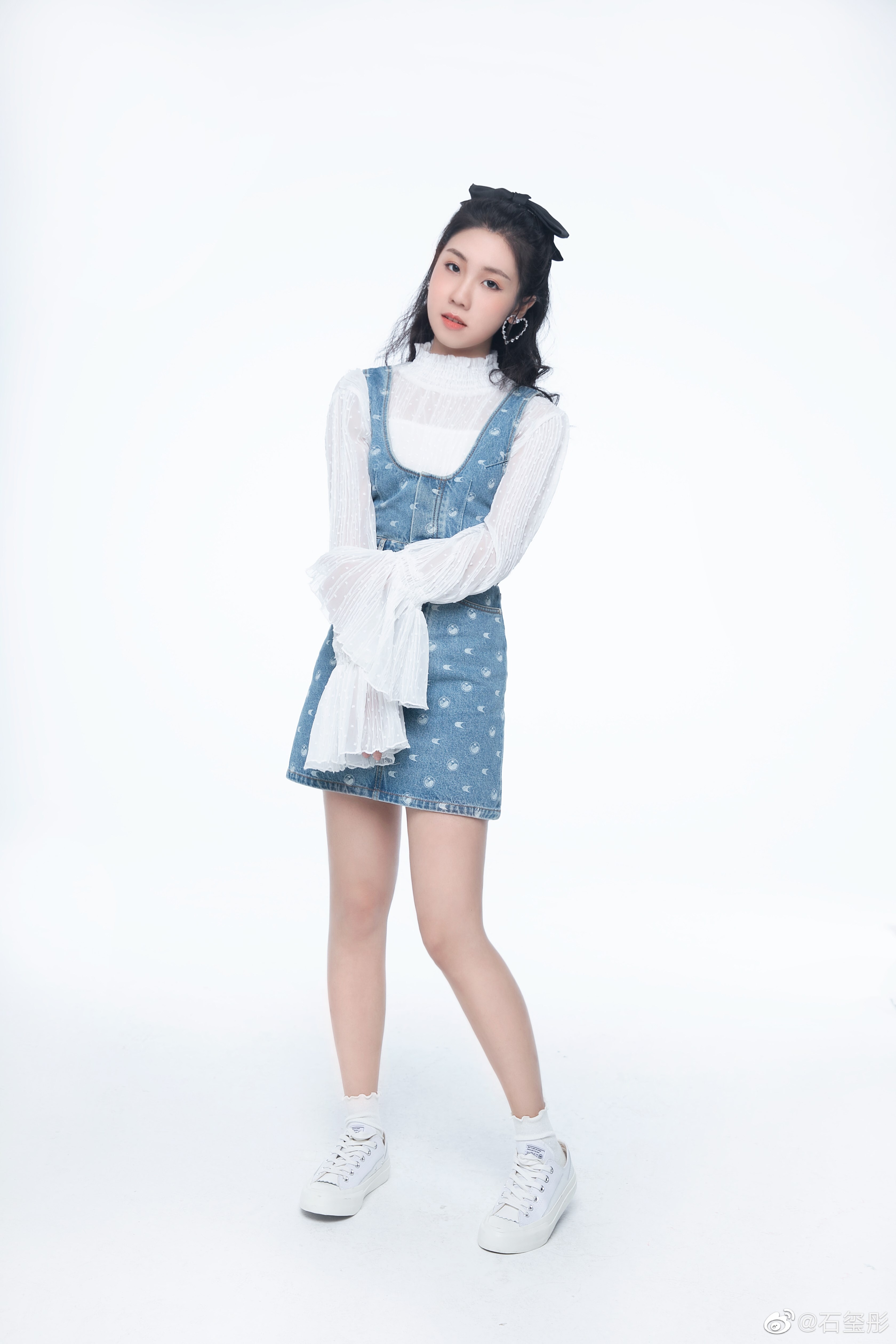 龙韬娱乐石玺彤首张ep明日上线 欧美嗓女孩表现旋律说唱