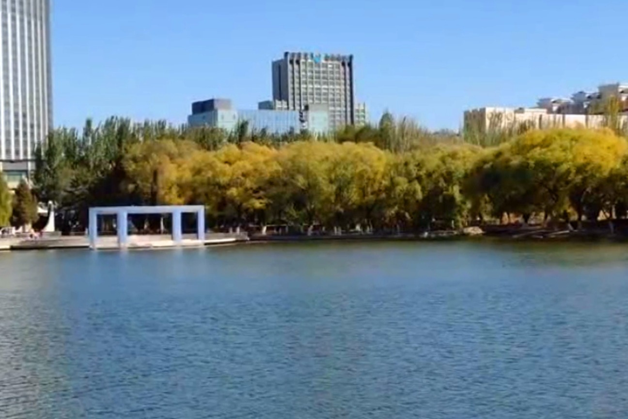 内蒙古呼和浩特市，秋天的时候太美了，城市里的美景