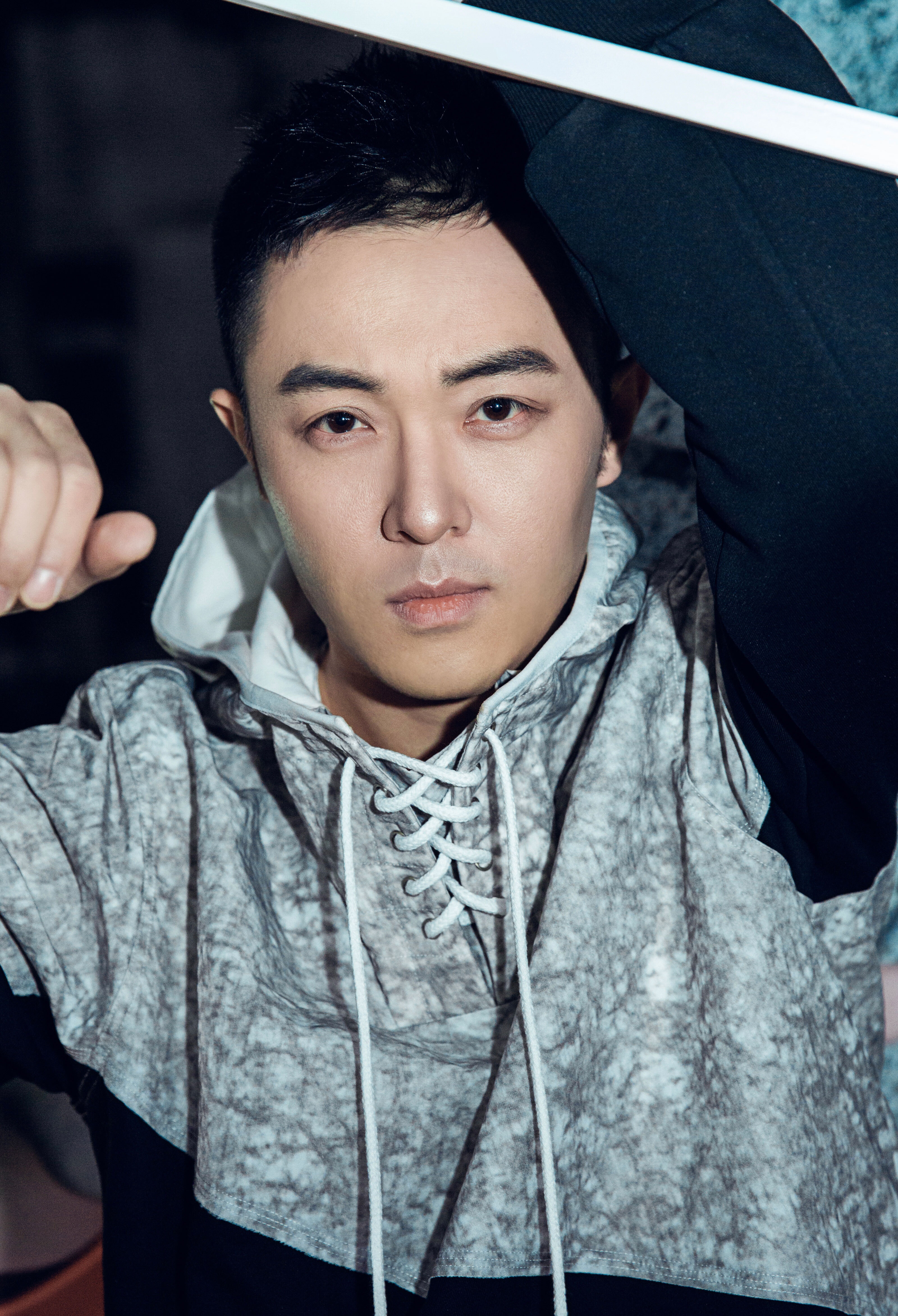 日前,黑蚂蚁影业艺人李晟烨受邀出席探路者携全新子品牌toread.