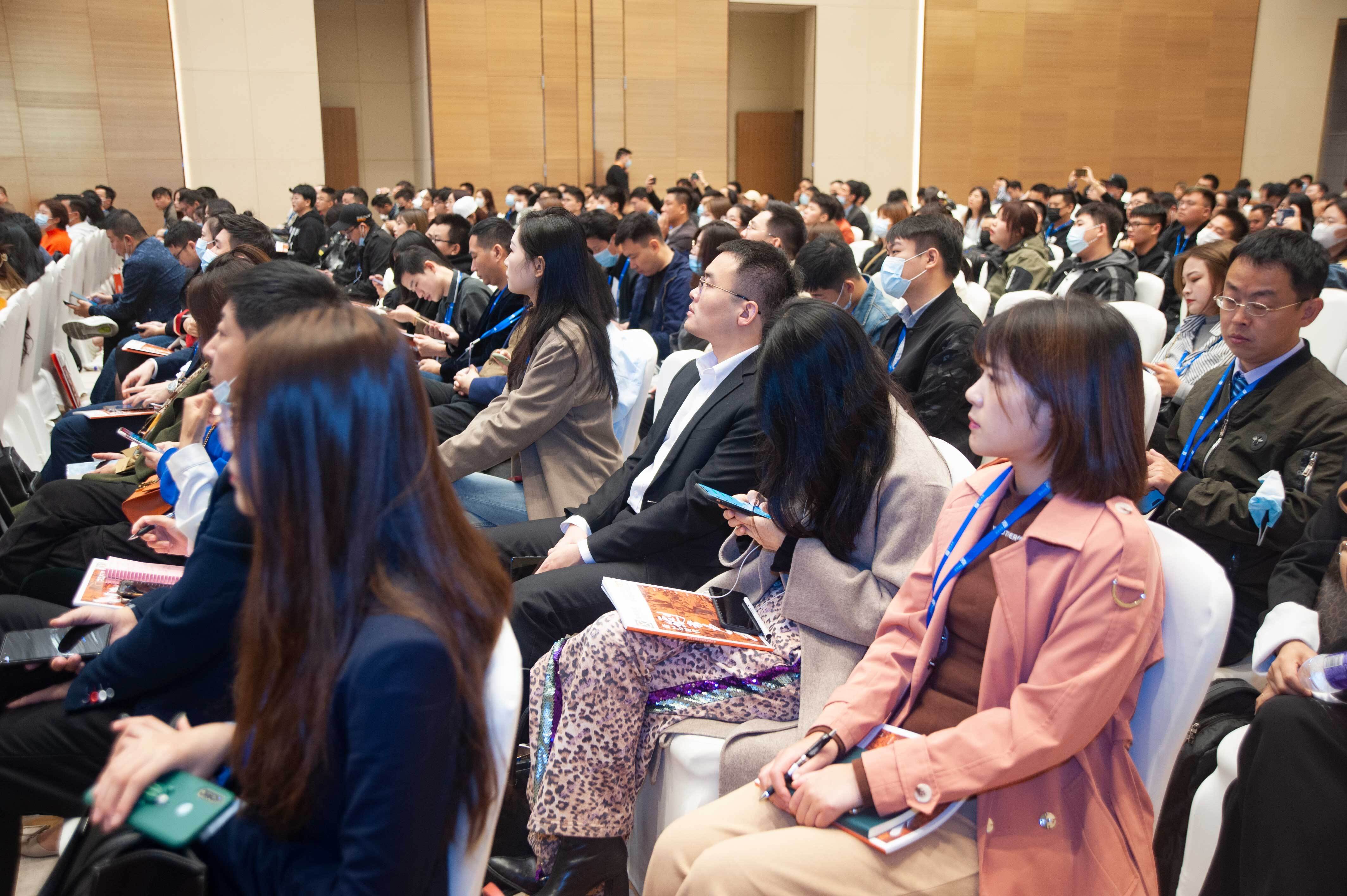 杭州内容电商大会,14位大咖纯干货演讲,大会结束观众仍不肯离去