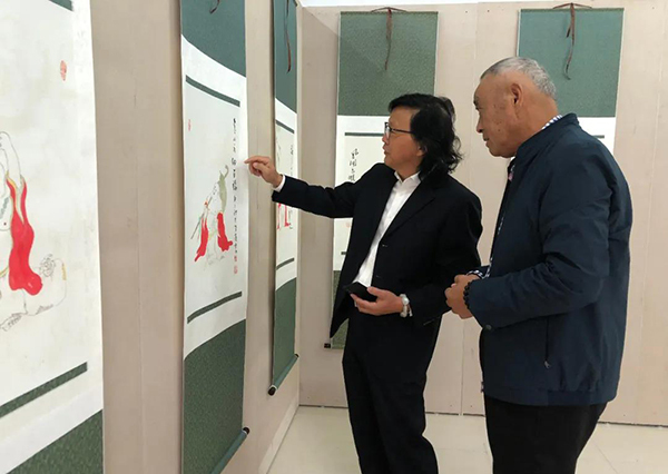 嘉宾参展（图片来源：雪窦山弥勒文化节组委会）