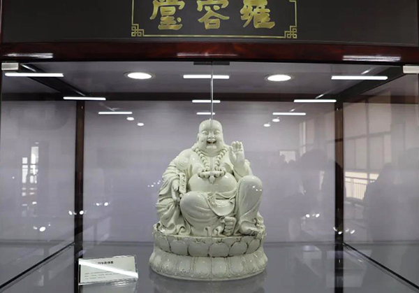参展的藏品（图片来源：雪窦山弥勒文化节组委会）