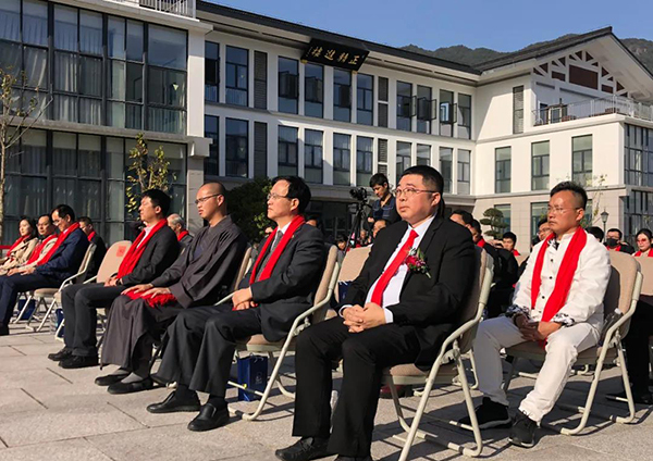 出席嘉宾（图片来源：雪窦山弥勒文化节组委会）