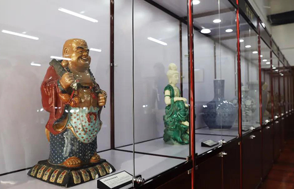 参展的藏品（图片来源：雪窦山弥勒文化节组委会）
