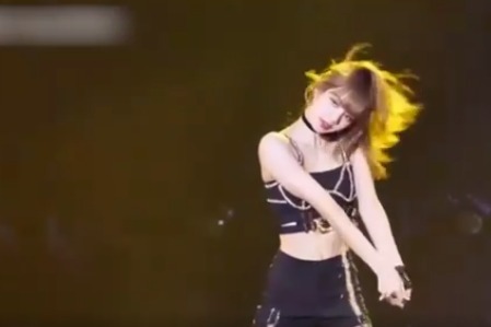 Lisa示爱孔刘得到回应 孔刘托人送她亲笔签名照_凤凰网视频_凤凰网