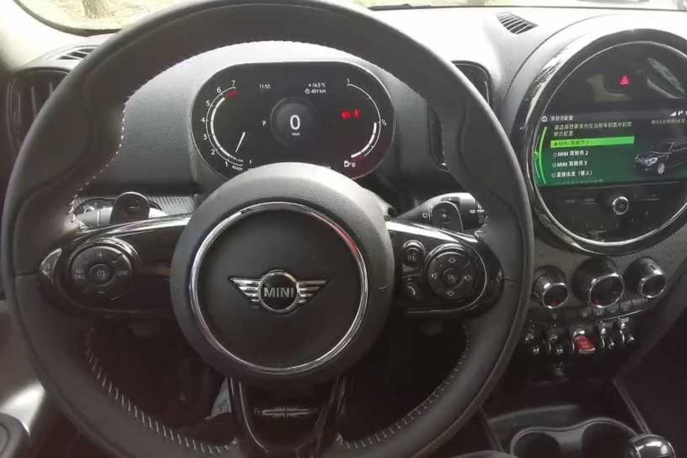 抢鲜看minicountryman的中控屏科技感满满