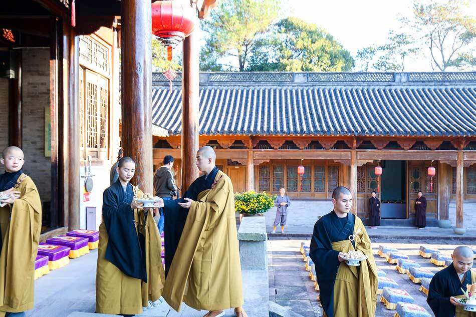 庄严殊胜，实拍雪窦山纪念太虚大师诞辰130年传供大典