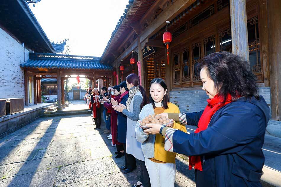 庄严殊胜，实拍雪窦山纪念太虚大师诞辰130年传供大典