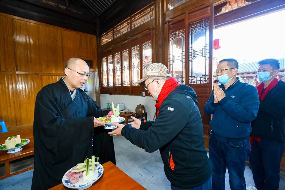 庄严殊胜，实拍雪窦山纪念太虚大师诞辰130年传供大典