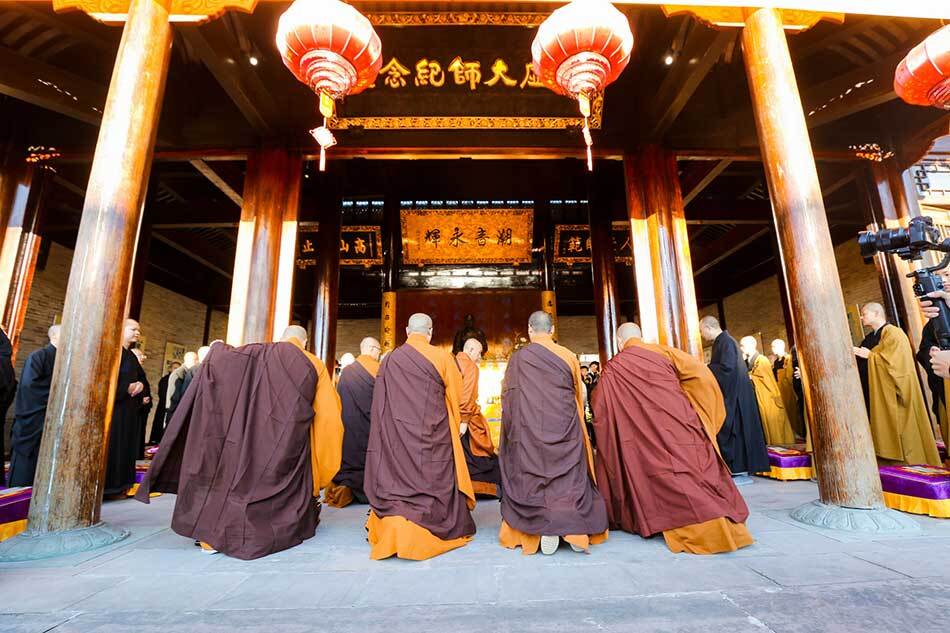 庄严殊胜，实拍雪窦山纪念太虚大师诞辰130年传供大典