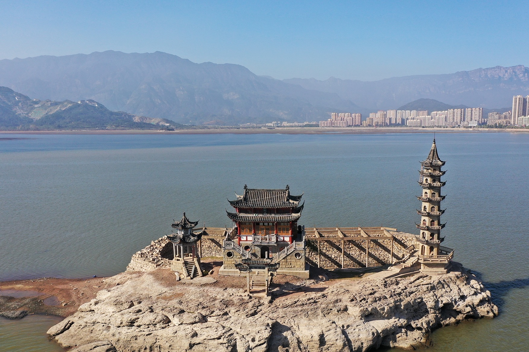 廬山市鄱陽湖千年石島落星墩顯現_鳳凰網視頻_鳳凰網