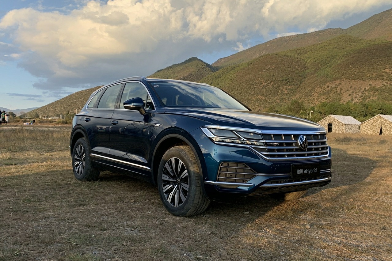 混动版大众途锐ehybrid上市长相与燃油版大致相同