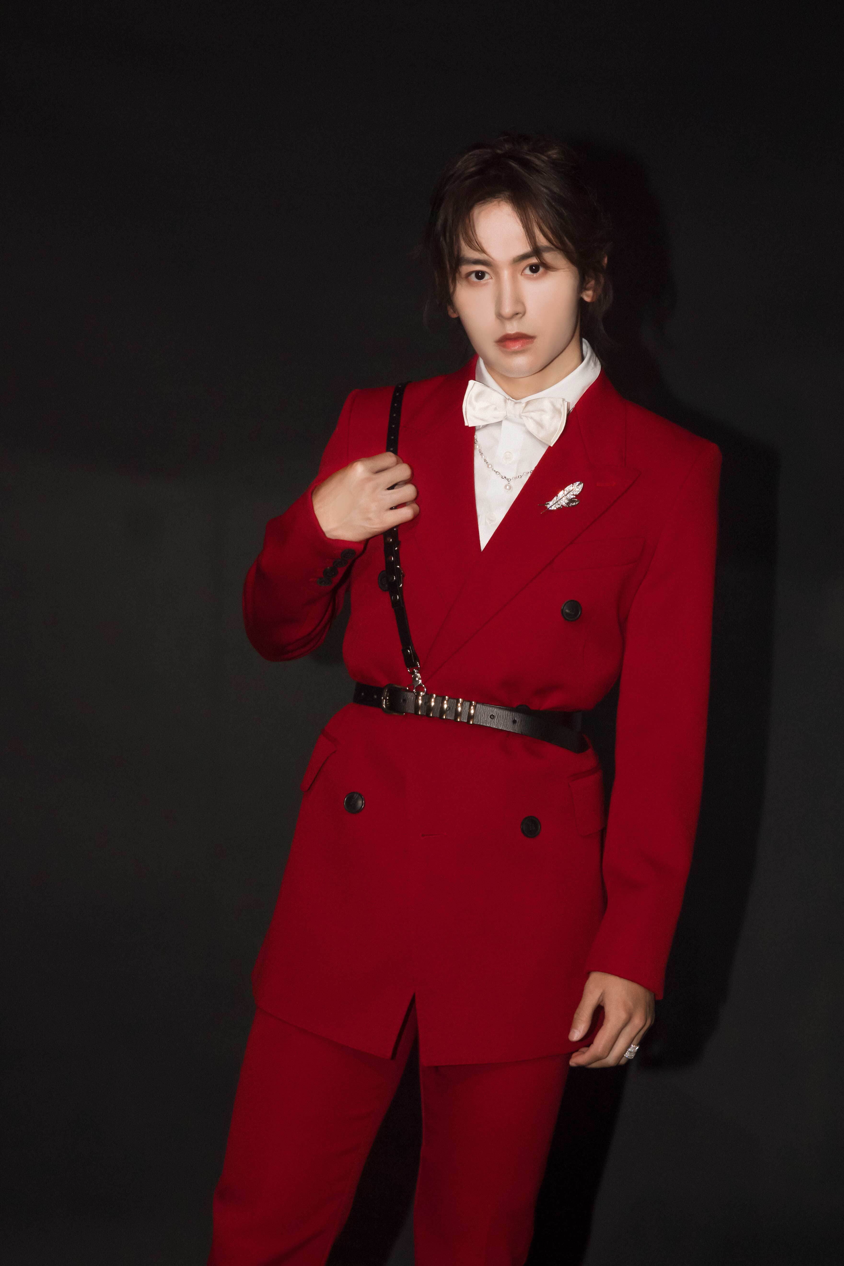 在嘈杂世界中选择沉默 跨界歌手张哲瀚新单《不说》今日上线