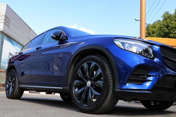 奔驰glc原车拉丝轮毂改电镀黑武士