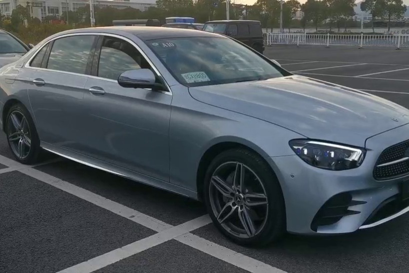 抢鲜看：奔驰E级中期改款的车身造型，运动感强烈