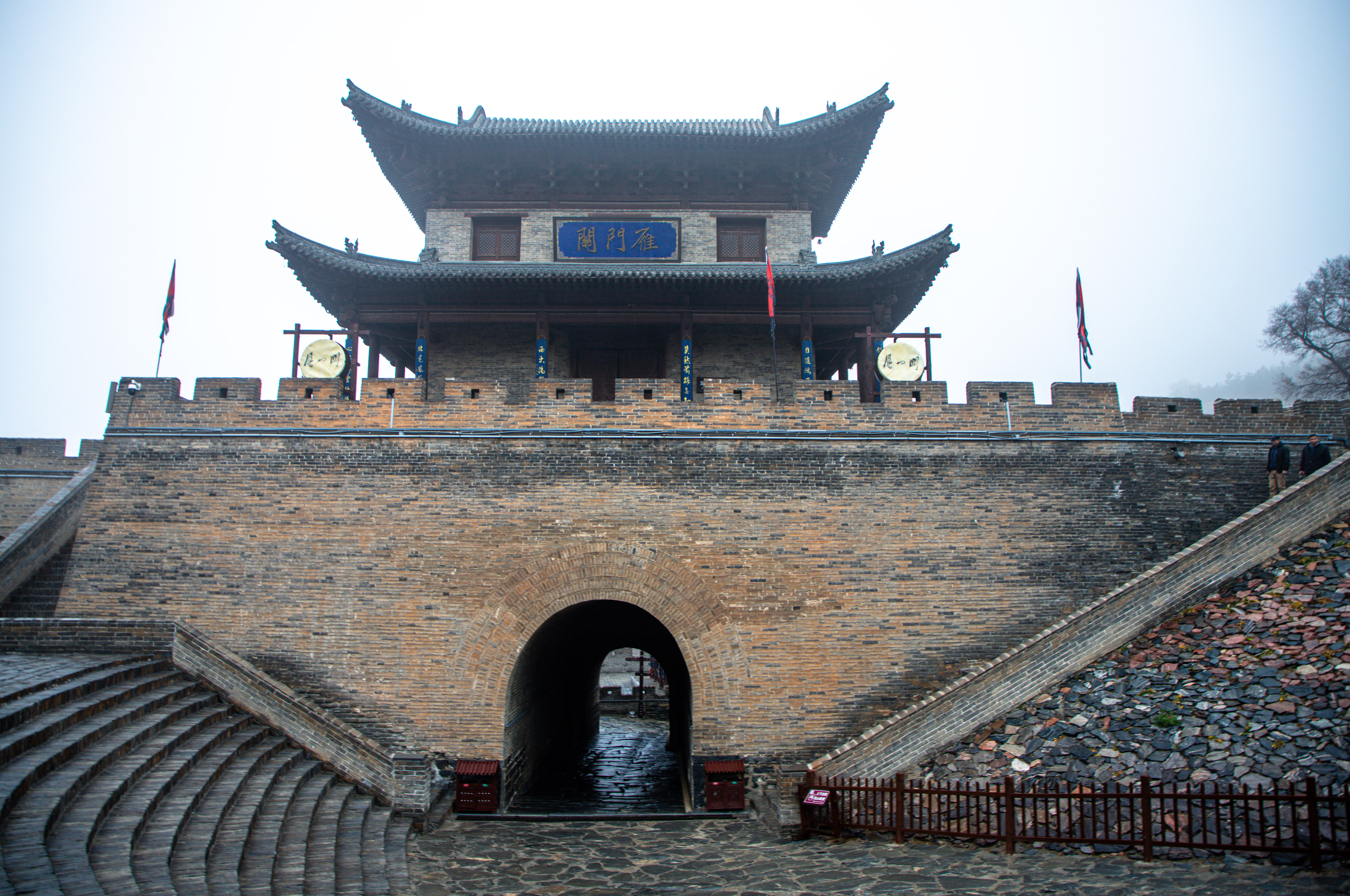 雁门关,位于山西省忻州市代县县城以北约20公里处的雁门山中,是长城上