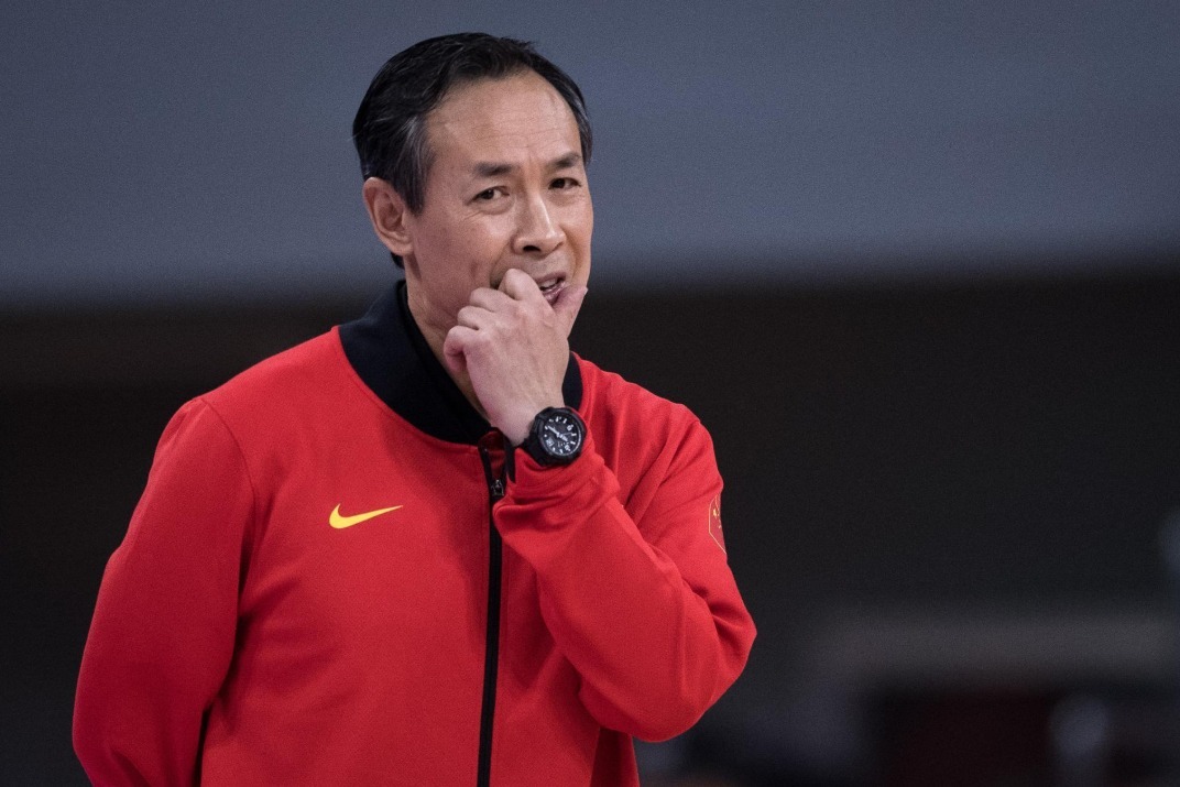 中国女篮大比分领先时出现松懈主教练许利民怒斥队员小富即安