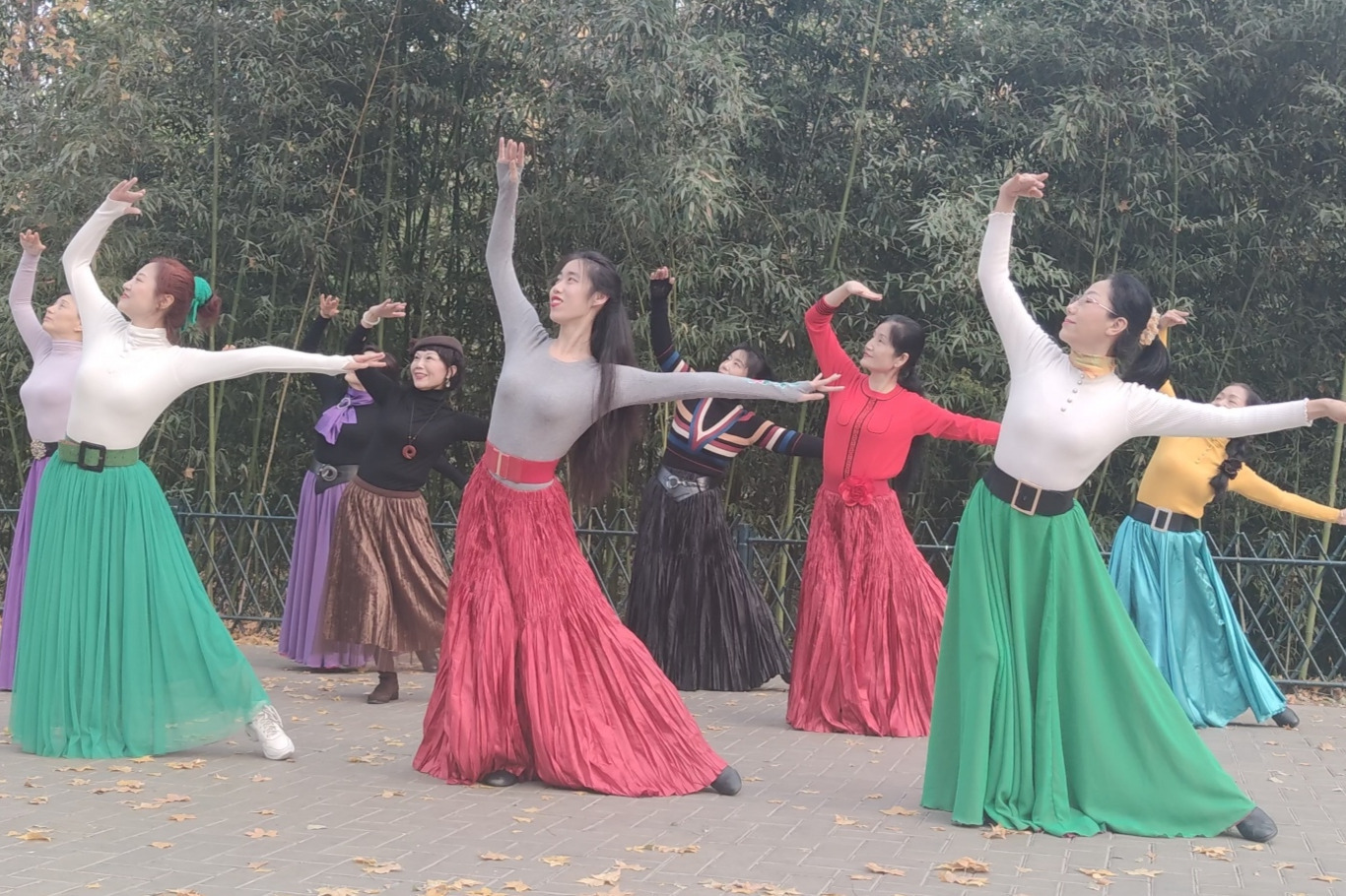 紫竹院最新广场舞《玛旁雍措》简单好看又好学