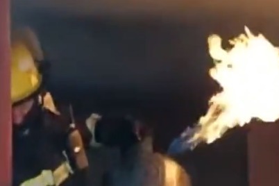 民房起火引燃“定时炸弹” “抱火哥”挺身而出