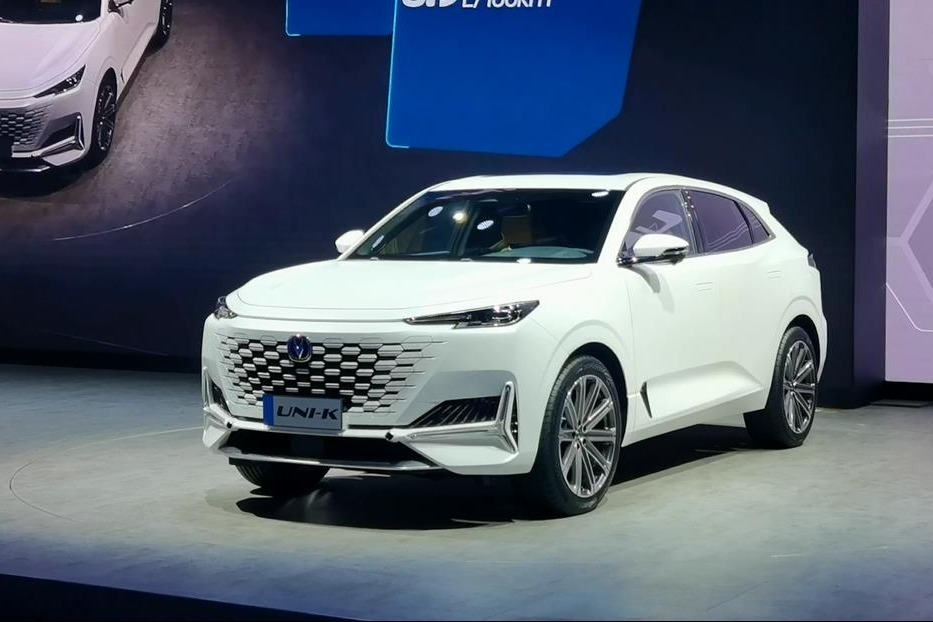 长安引力UNI-K实拍 两驱8.4L官方油耗 233马力，390扭米