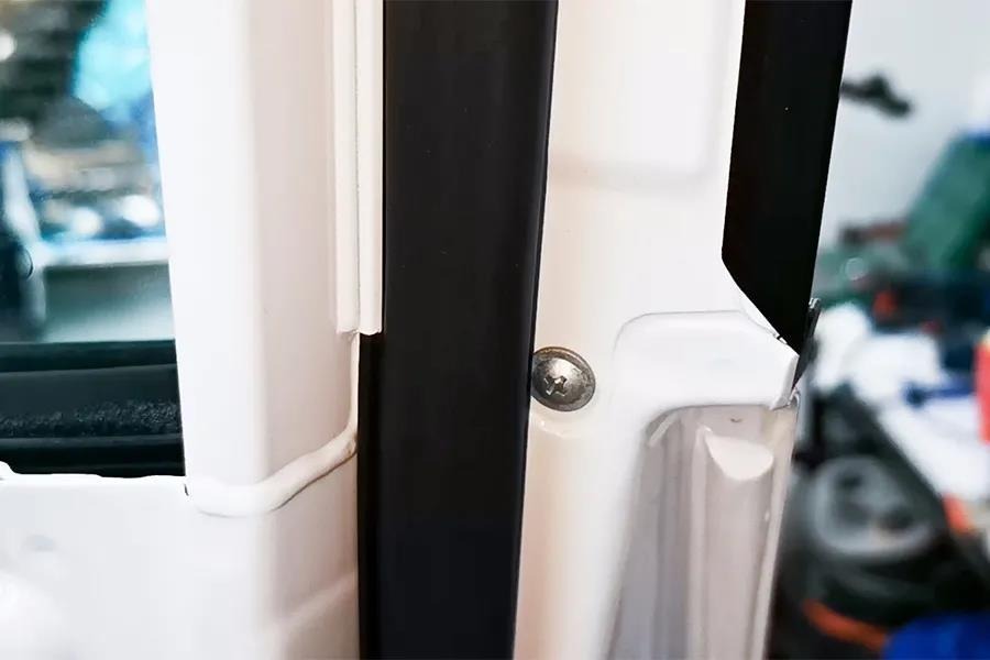 后两排没钢板，后门还没防撞梁，准备让谁坐后排？