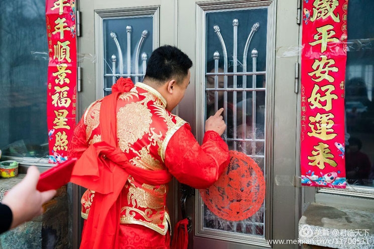 迎娶新娘时为什么女家要紧闭大门——北京婚礼中的 “闭门礼”_凤凰网