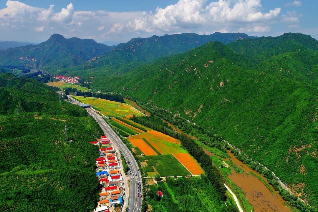怀柔区汤河口镇美食美景——天河川旁的"山里红"网红民宿