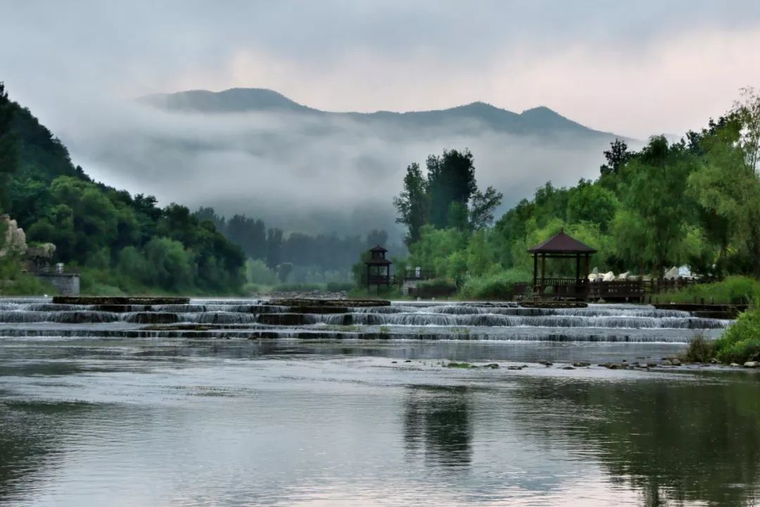 怀柔区汤河口镇美食美景——天河川旁的"山里红"网红民宿