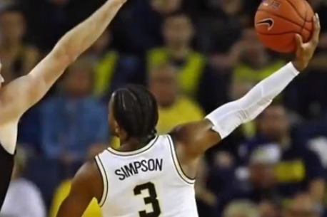 这勾手有两下子！湖人签约的落选秀扎维尔-辛普森集锦