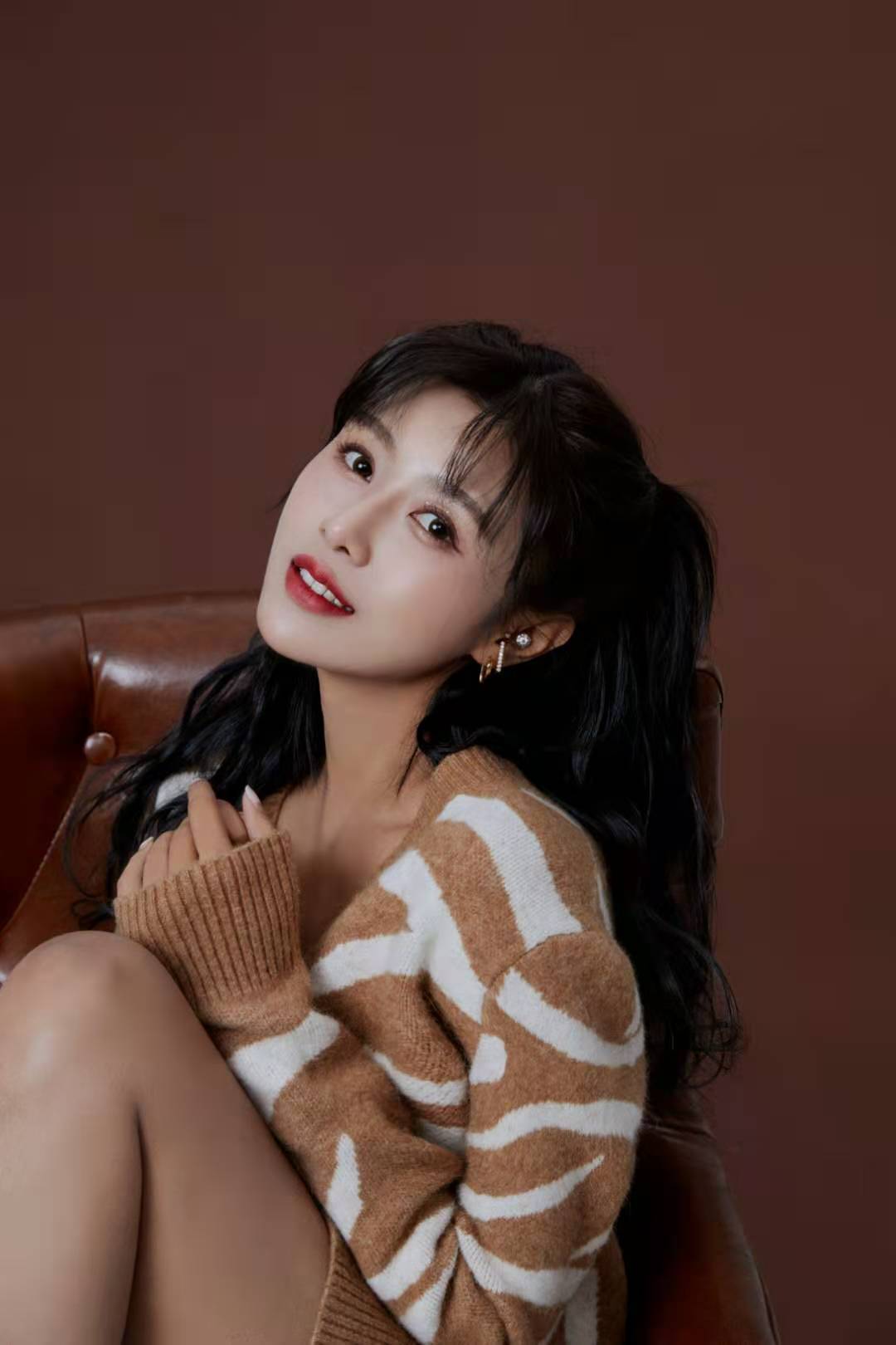 施南写真大片曝光 甜美灵动少女感十足__凤凰网