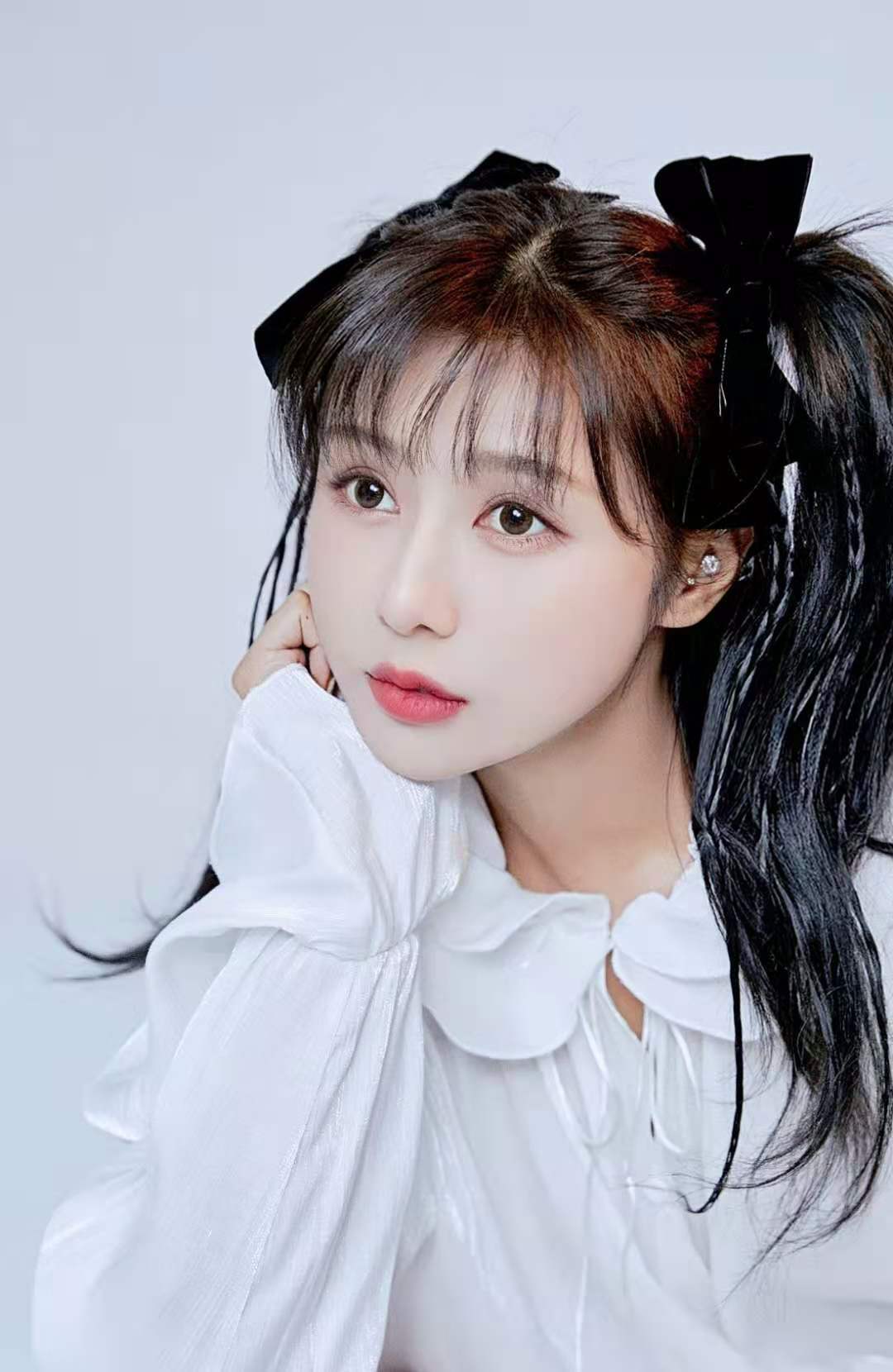 施南写真大片曝光 甜美灵动少女感十足__凤凰网