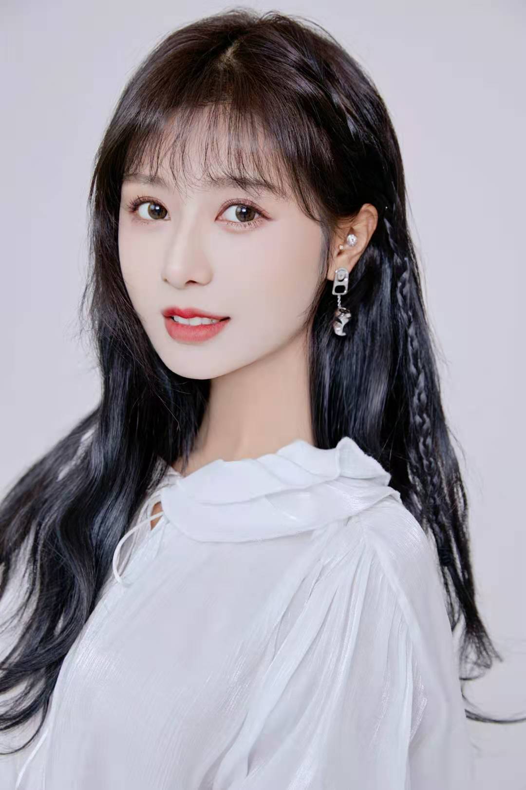 施南写真大片曝光 甜美灵动少女感十足__凤凰网