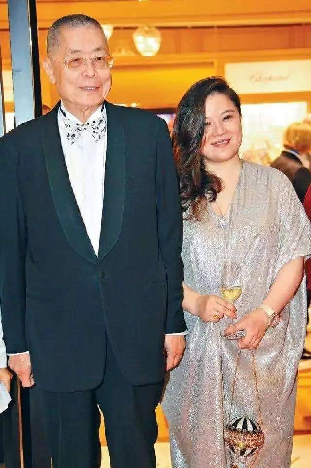近日81岁的音乐家,国宝级钢琴家,刘诗昆和相差36岁的现任太太素有"