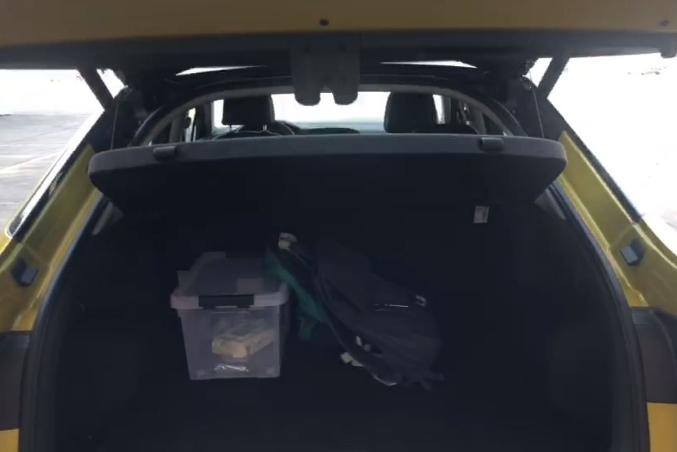 大众途观 X脚踢门感应后备箱，方便实用，深度可观