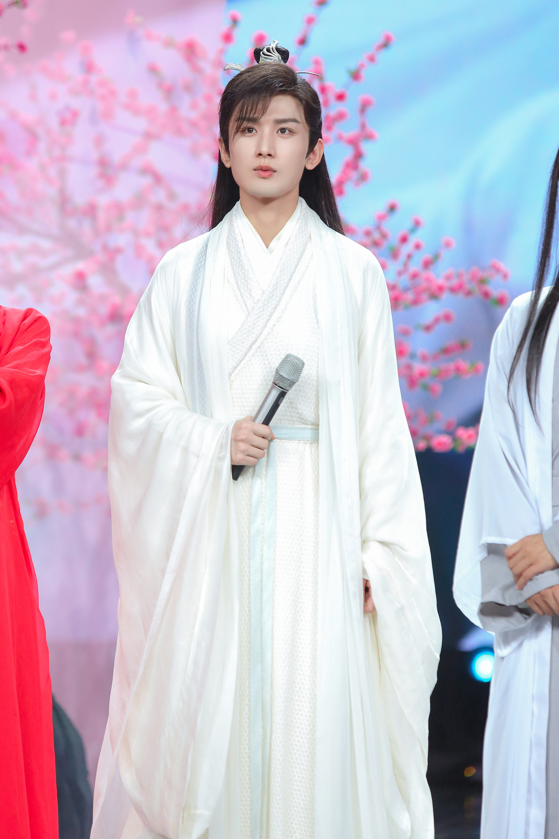 成毅《快乐大本营》笑点不断 搞笑氛围一秒入戏业务能力获赞