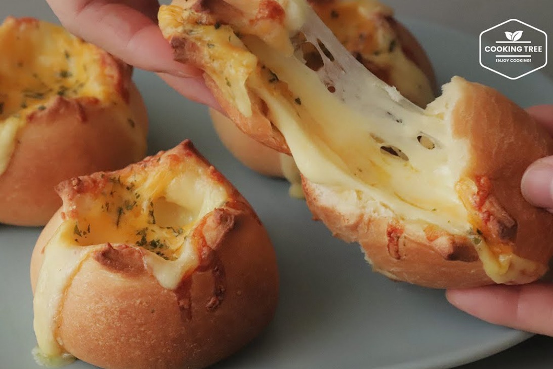 看着就有食欲的拉丝芝士面包在家也能diy出来啊比买的好吃