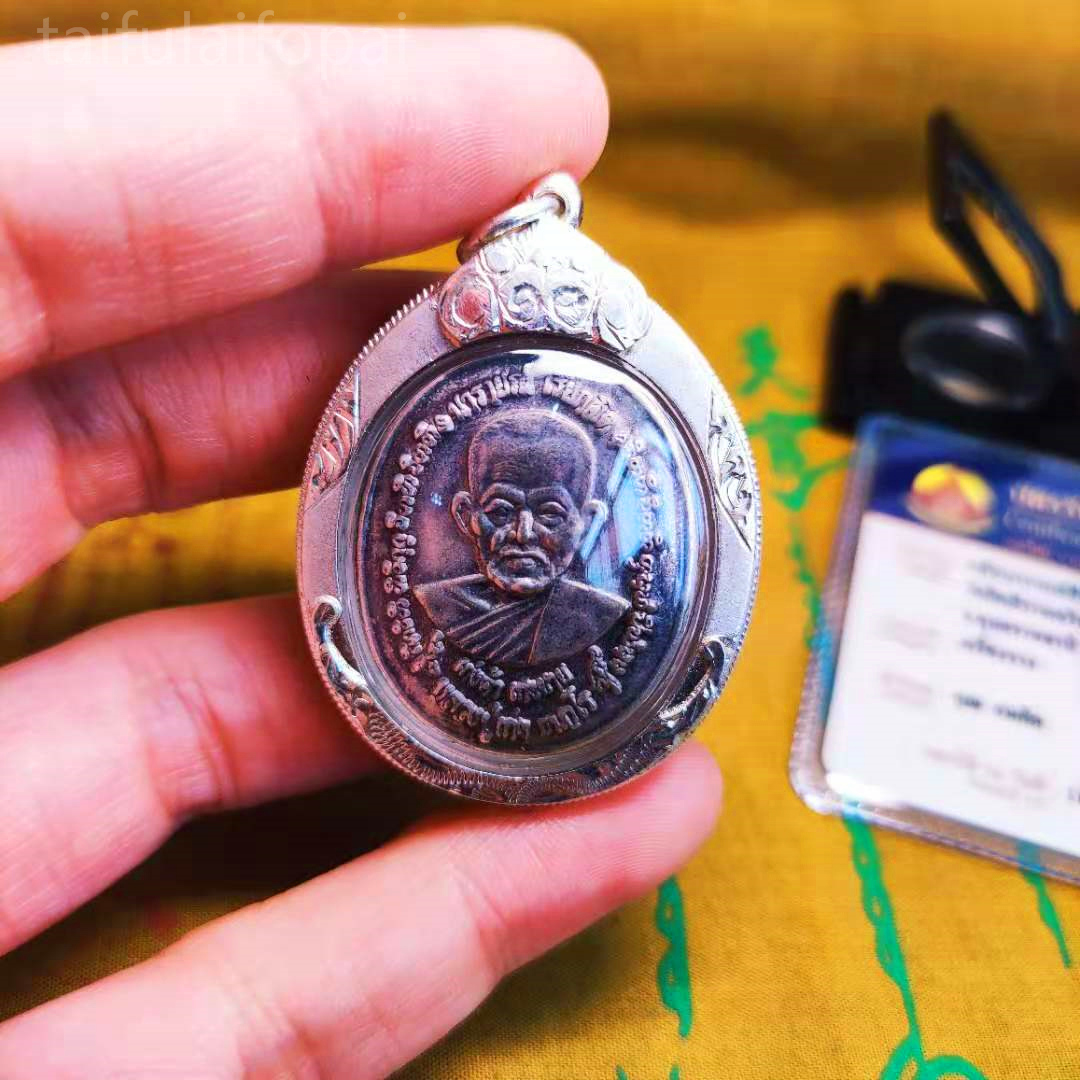 【佛牌知识科普】古巴旺"马哈尼勇"古银宝盒人缘膏 鉴赏