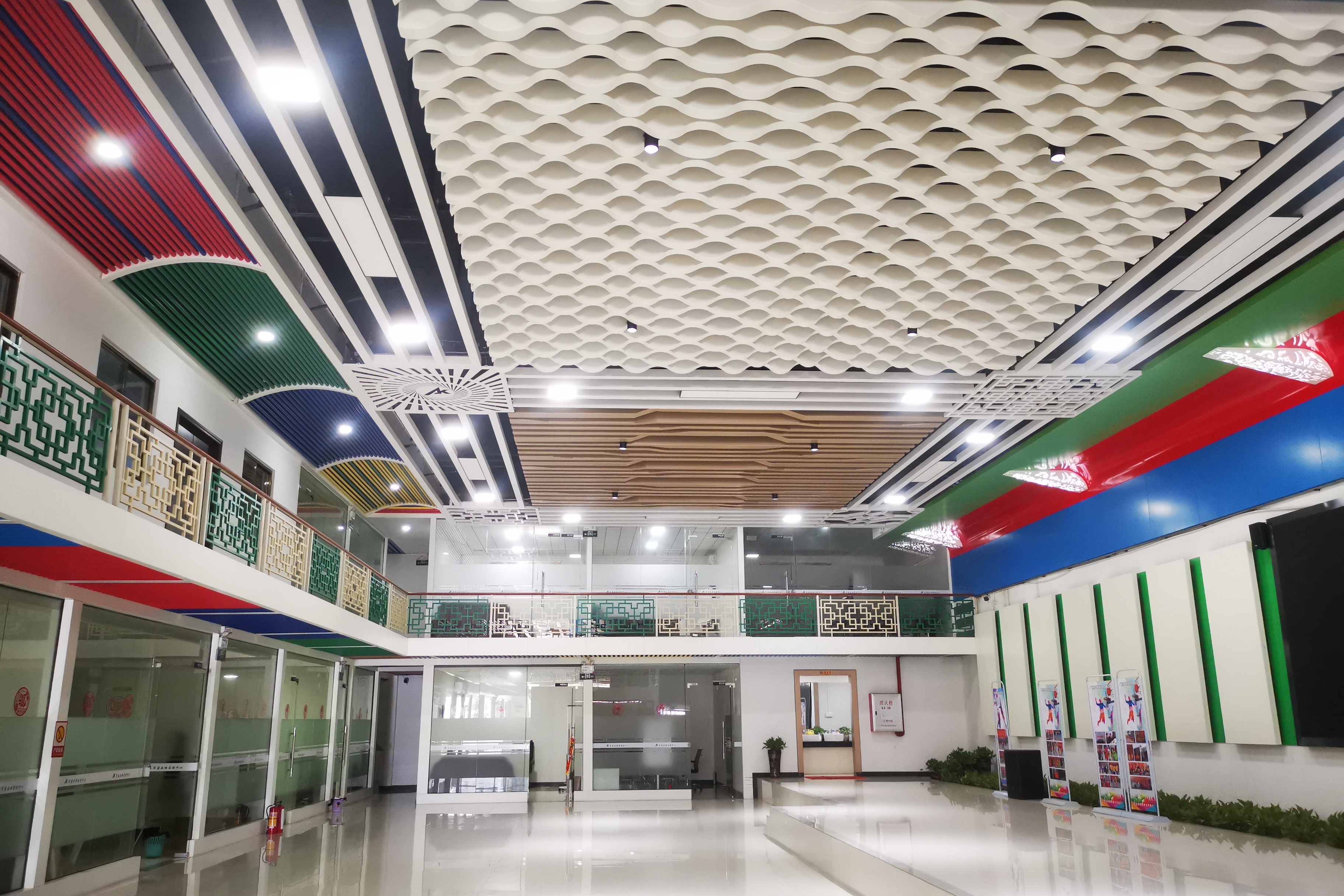 热转印仿木纹铝单板贴木纹纸现场