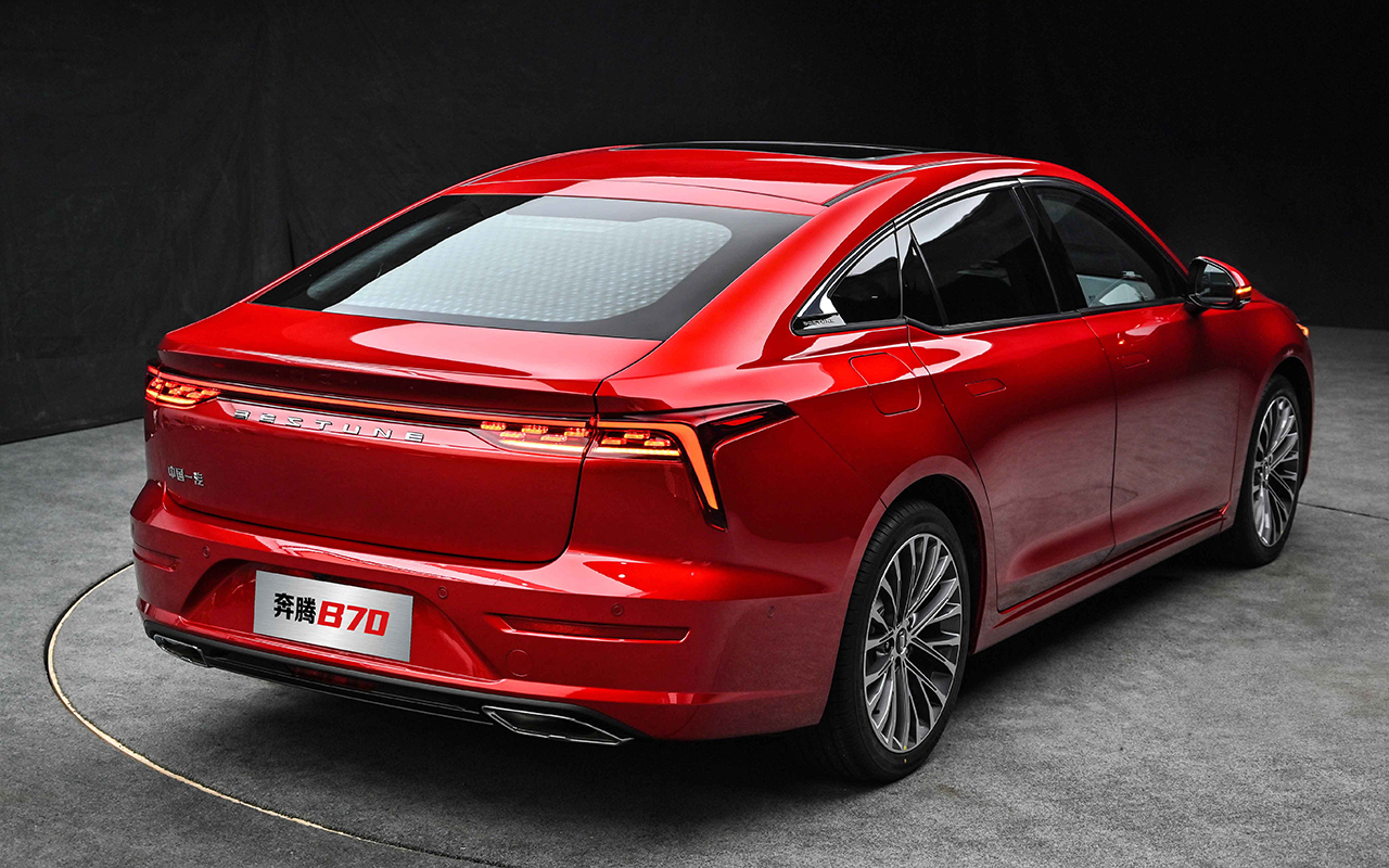 云端发布售价999万元起全新第三代奔腾b70正式上市