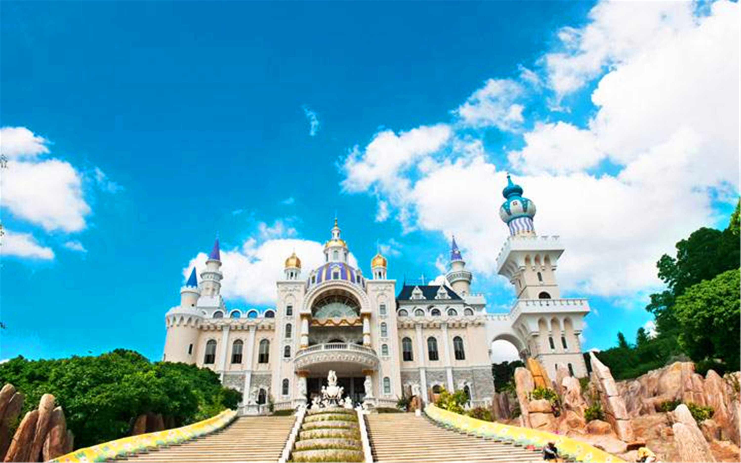 打开凤凰新闻,查看更多高清图片东莞市龙凤山庄影视度假村,坐落于风景