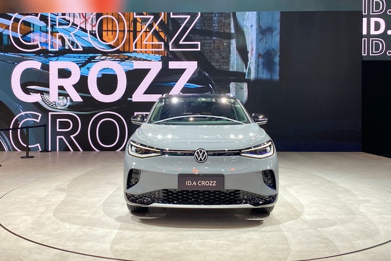 大众ID.4双车实拍！外观高尔夫 内饰宝马i3 却配后轮鼓刹？｜视频