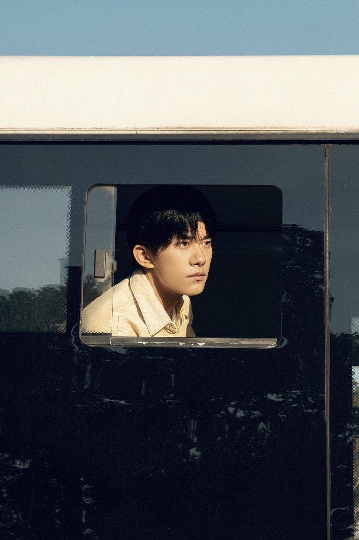 易烊千玺唱歌合集 290b0c35cfe3f339d29157e4db8eb0e86045dae9_size225_w732_h1100.jpg