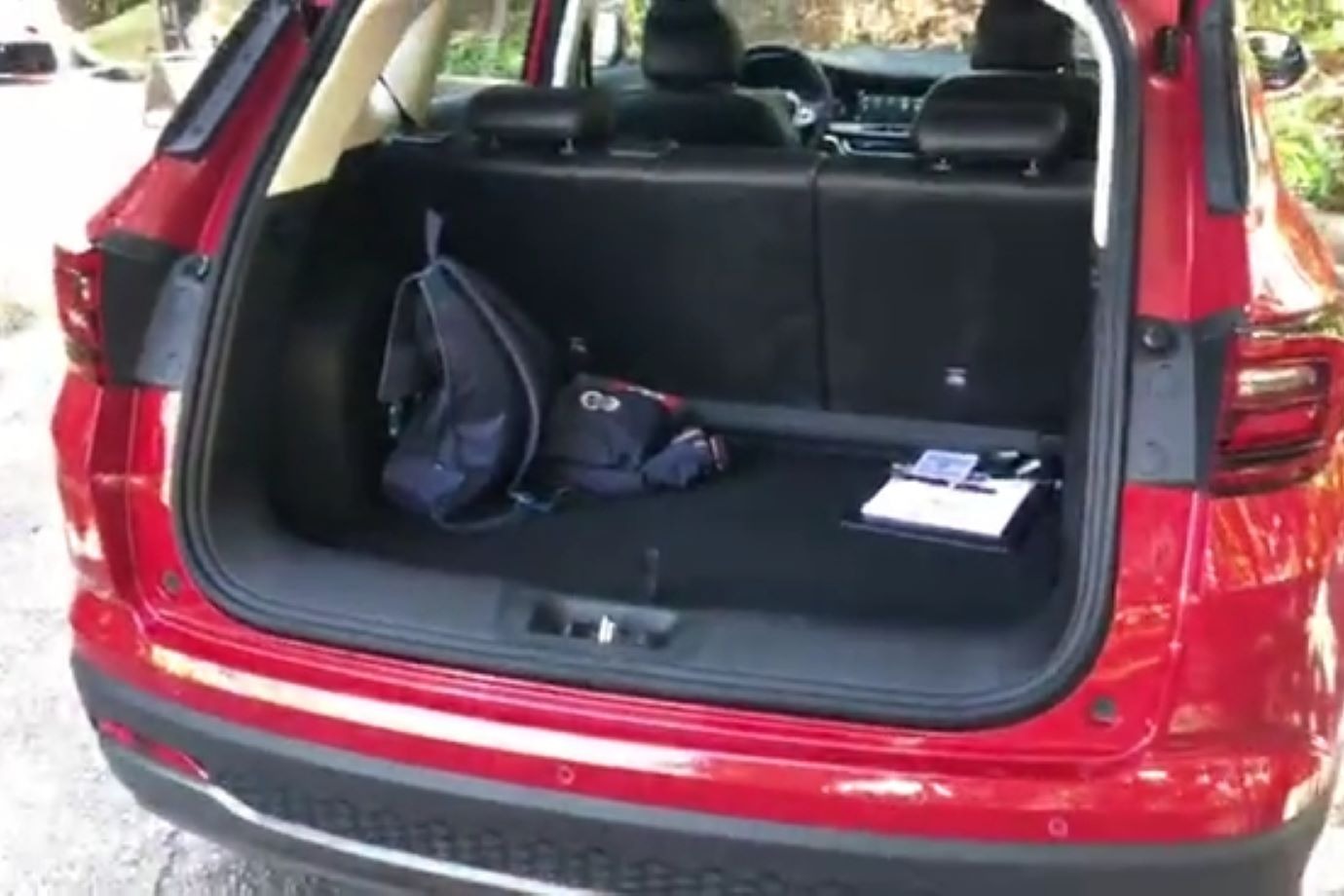 抢鲜看：长安CS35PLUS后备箱空间规整，满足日常需求